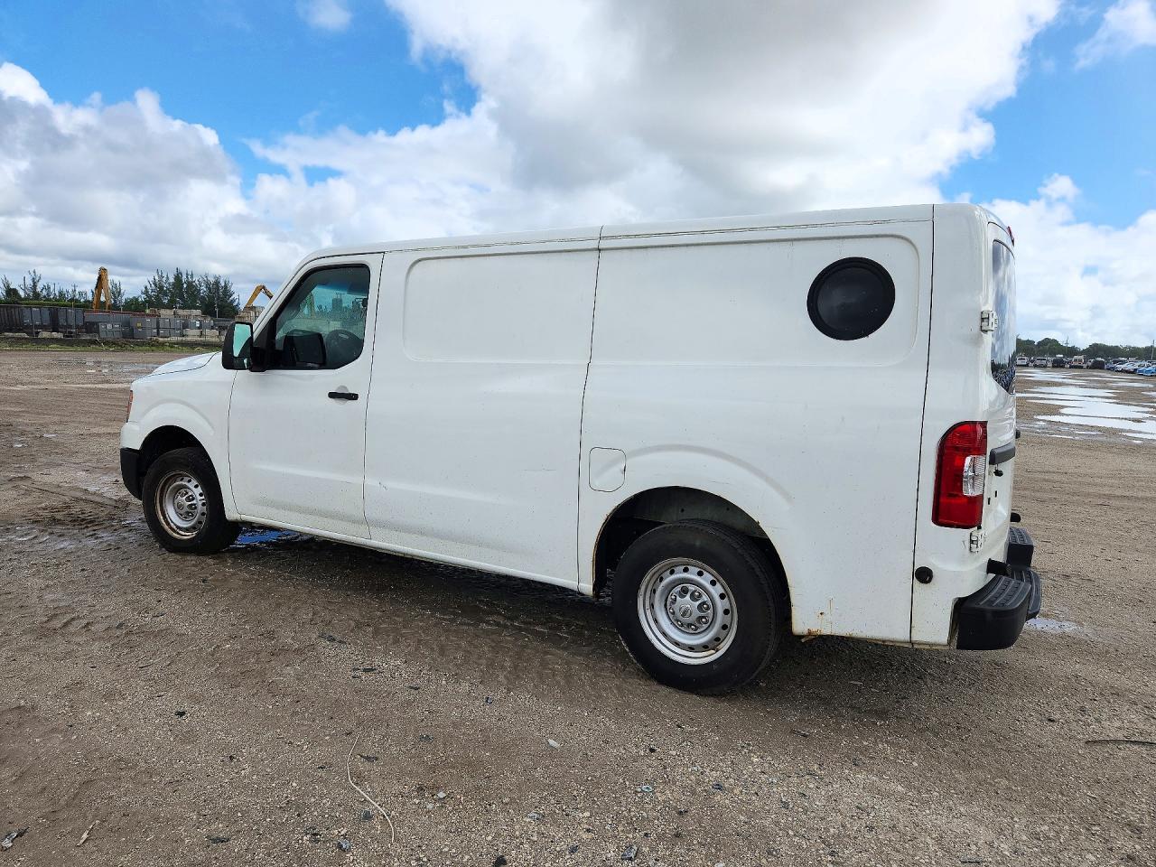 2017 Nissan Nv 1500 S - Фото 2