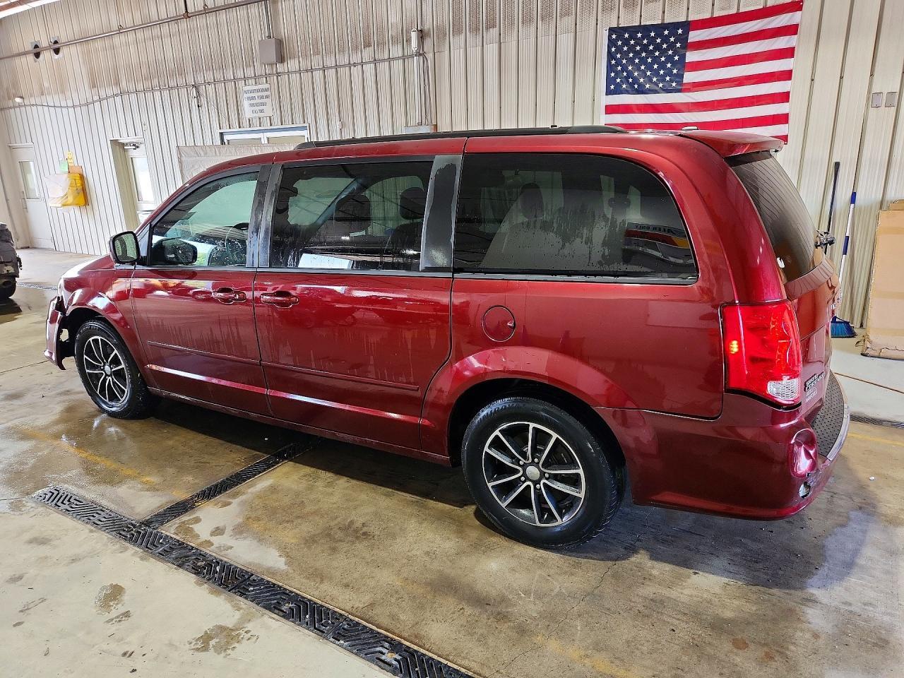 2017 Dodge Grand Caravan Gt - Image 2