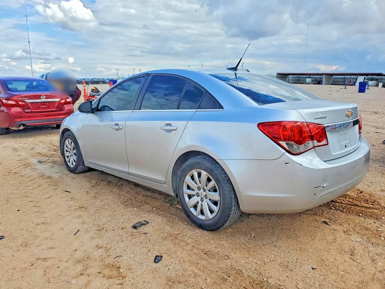 2011 Chevrolet Cruze Ls - Фото 2