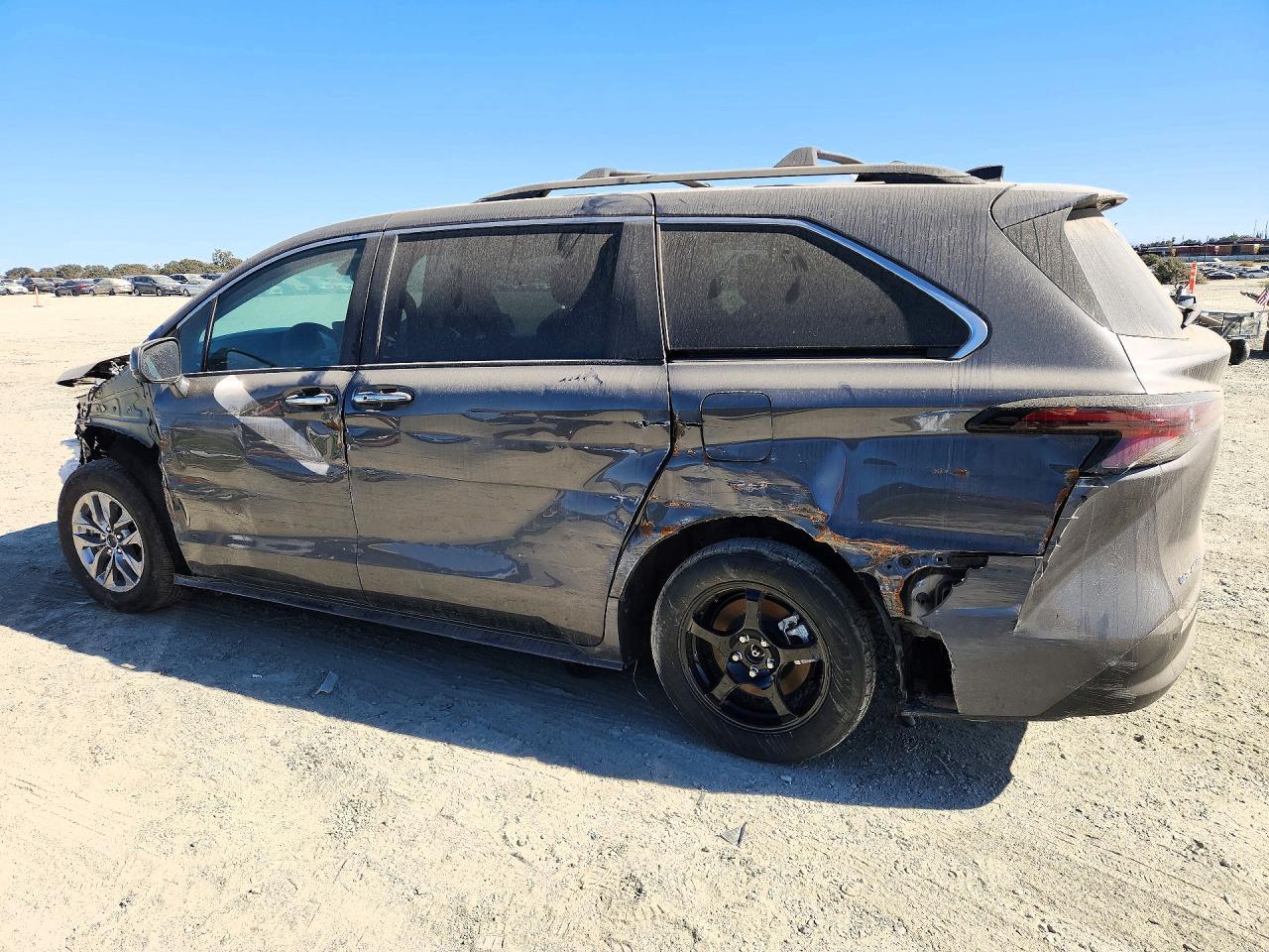 2025 Toyota Sienna Xle 7-Passenger - Image 2