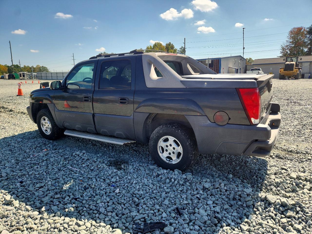 2003 Chevrolet Avalanche C1500 - Image 2