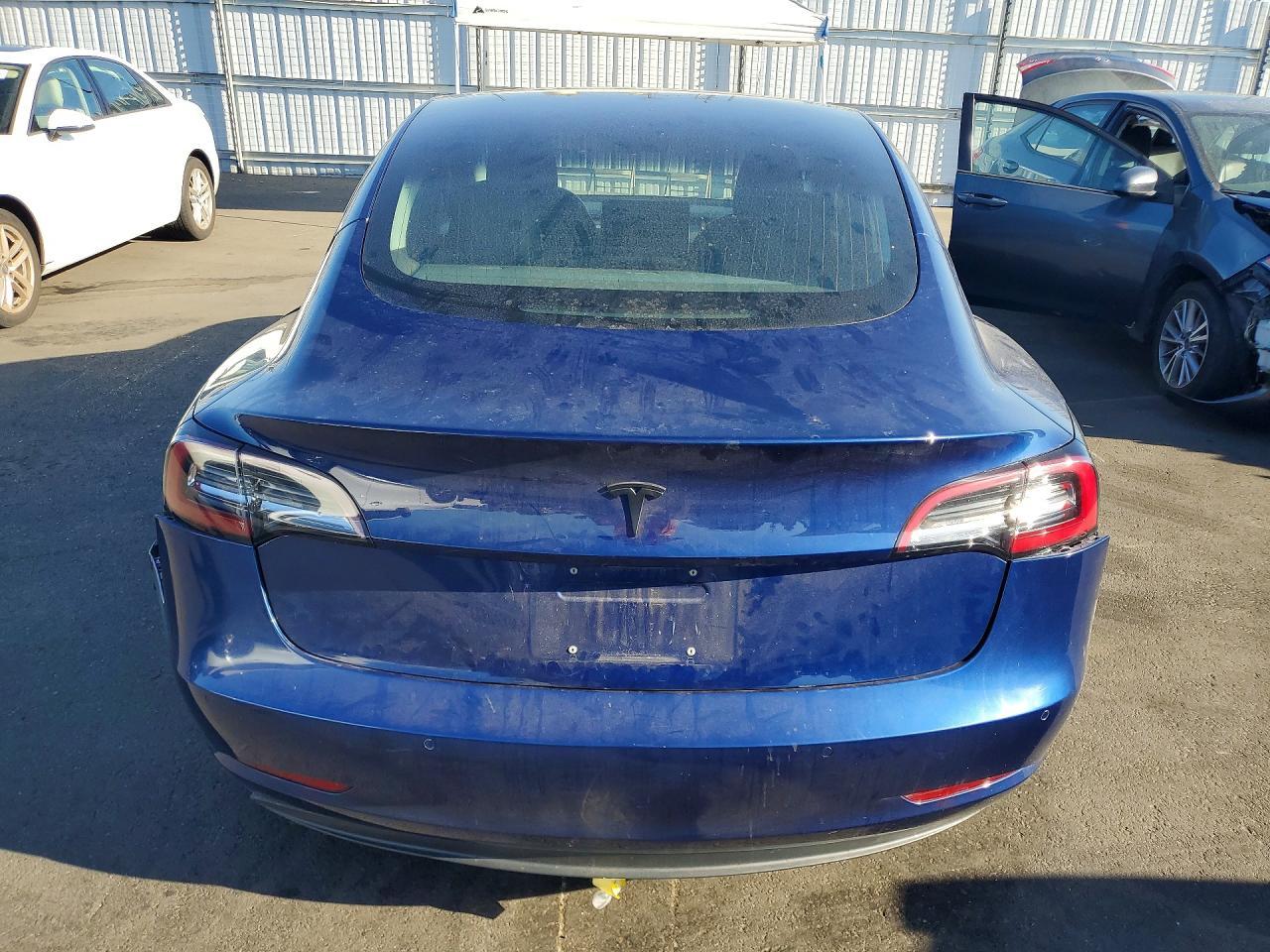 2018 Tesla Model 3 - Фото 6