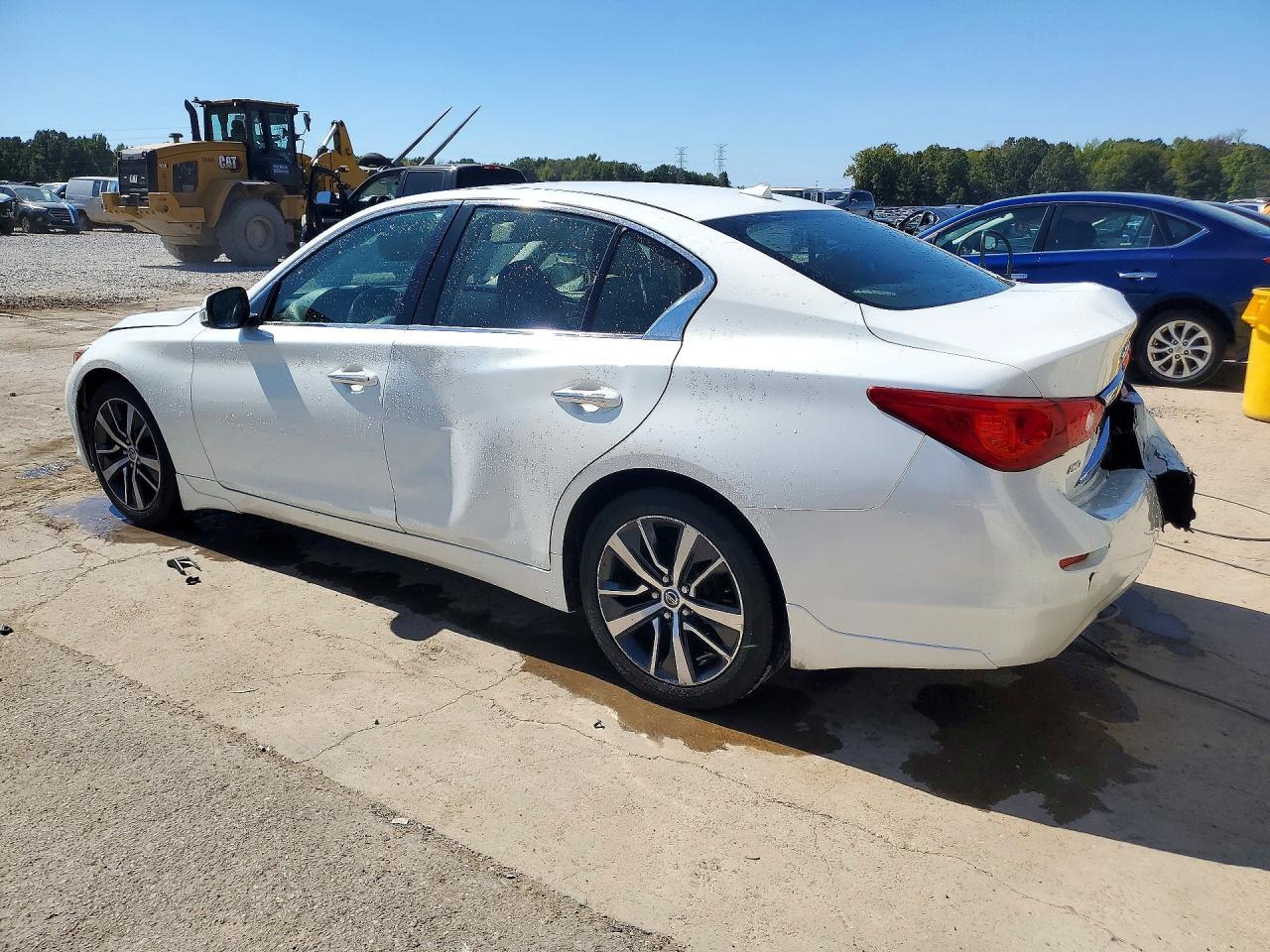 2015 Infiniti Q50 Premium - Image 2