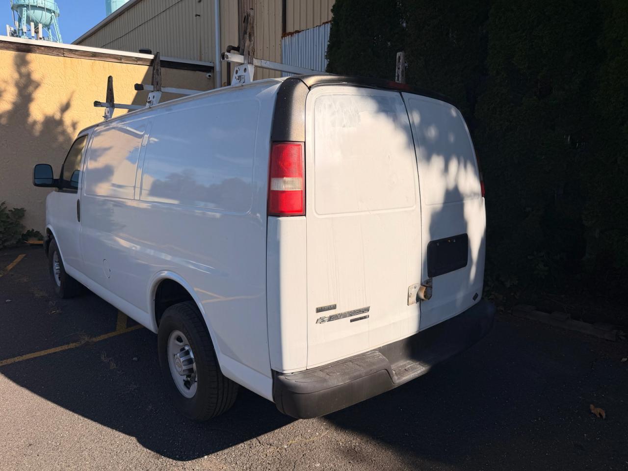 2011 Chevrolet Express G2500 - Image 3