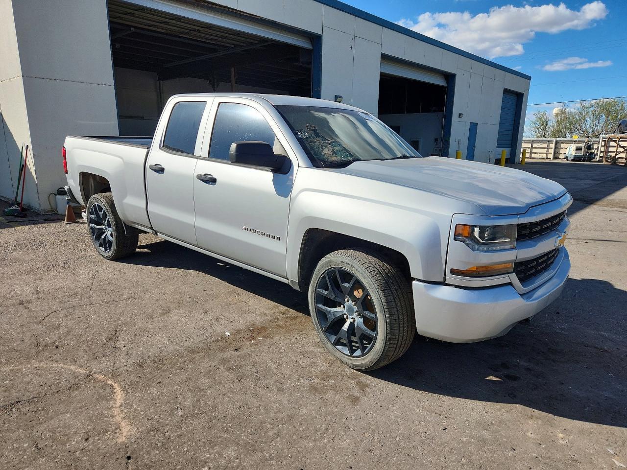 2017 Chevrolet Silverado C1500 Custom - Фото 4
