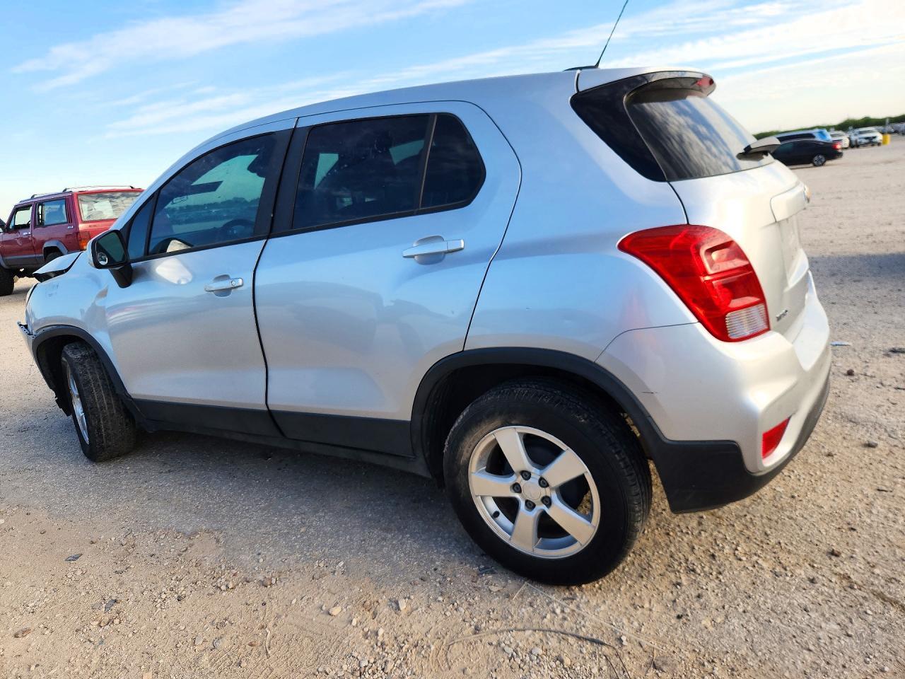 2018 Chevrolet Trax Ls - Image 2