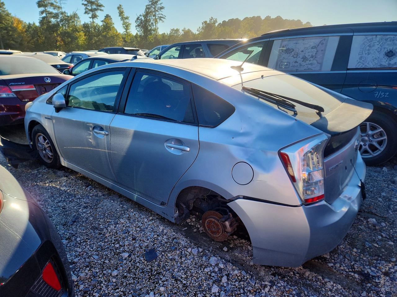 2010 Toyota Prius Iii - Image 2