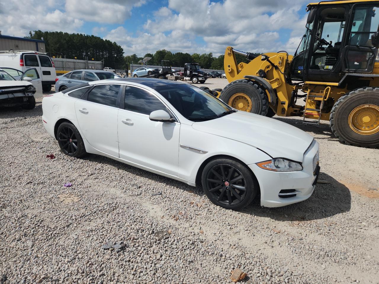 2014 Jaguar Xj - Image 4