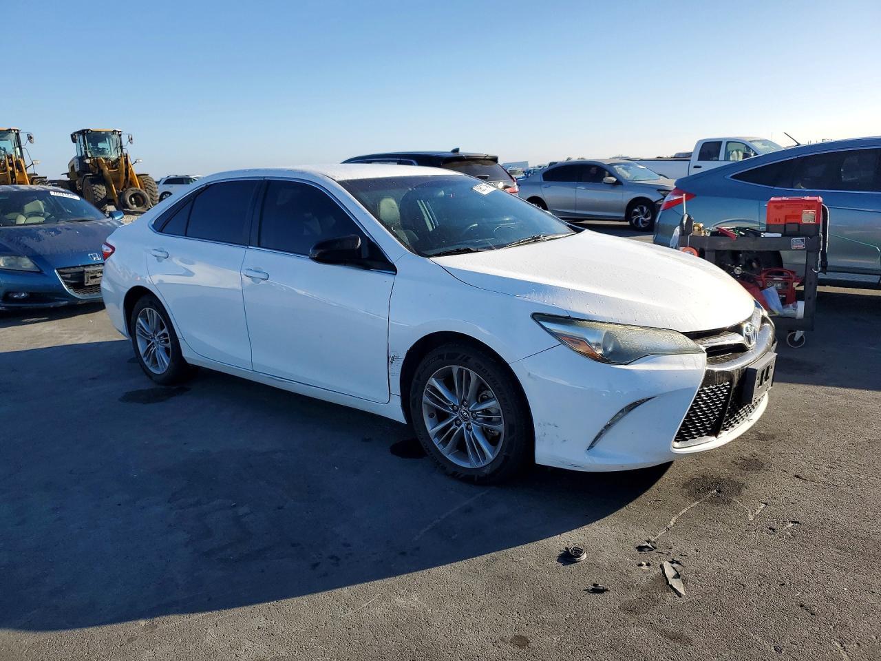 2016 Toyota Camry Se - Фото 4