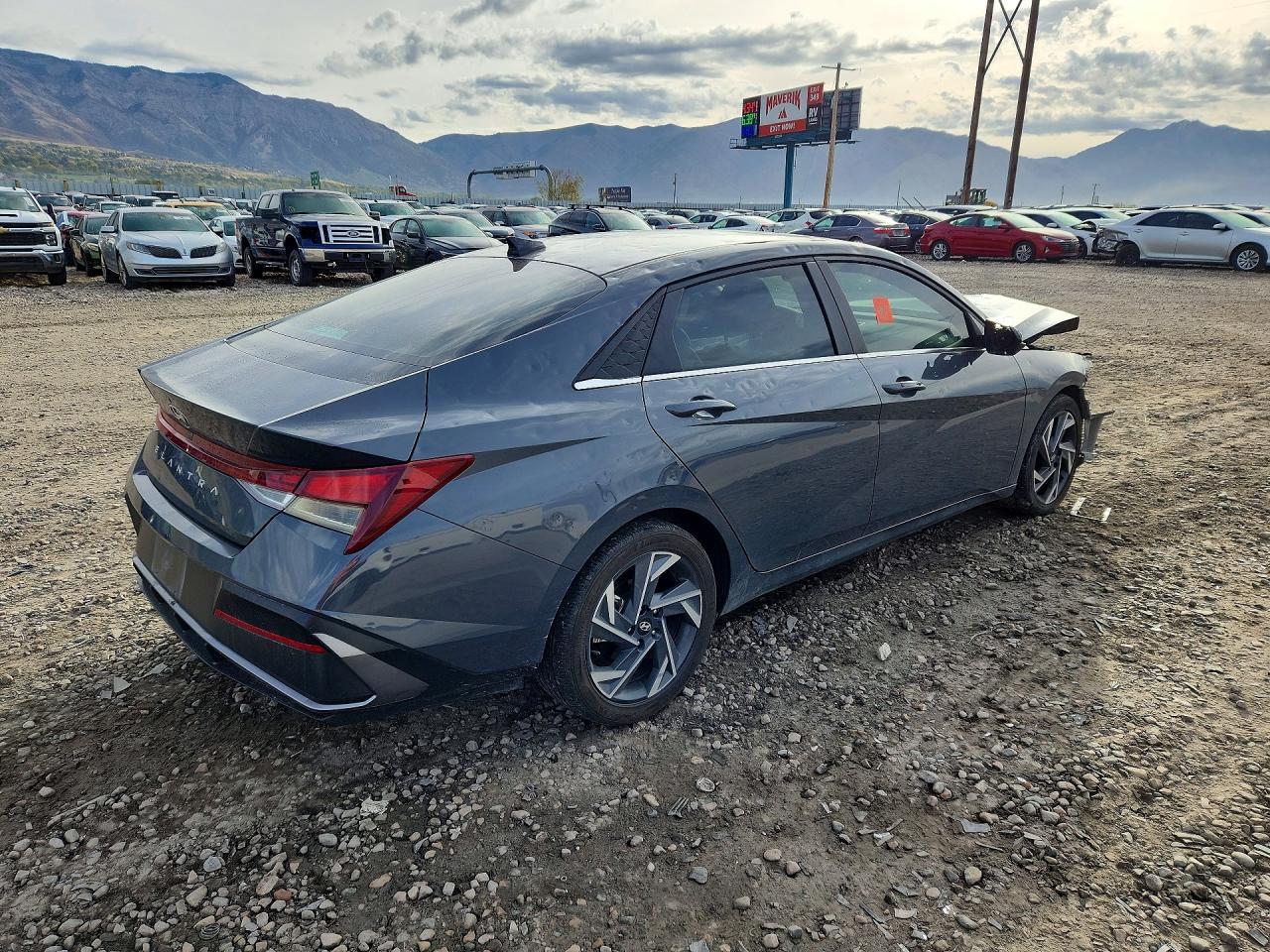 2024 Hyundai Elantra Sel - Image 3