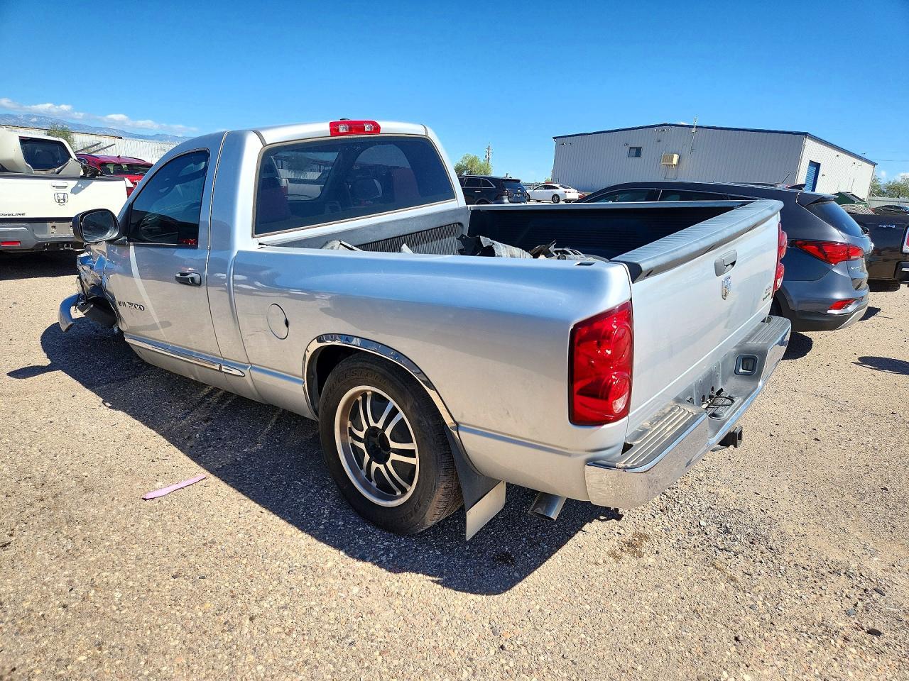 2007 Dodge Ram 1500 St - Фото 2
