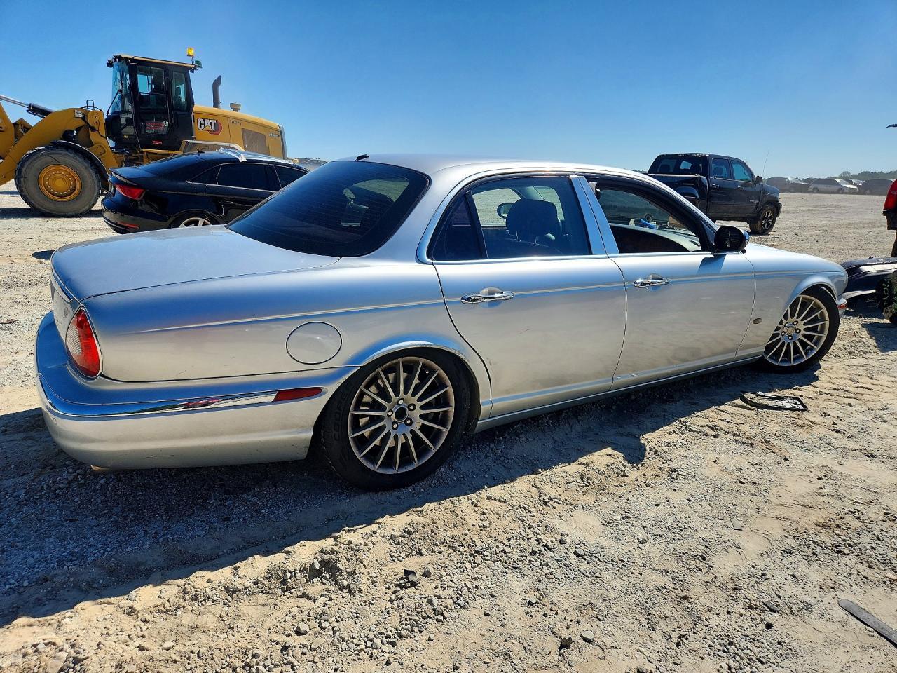 2007 Jaguar Xj8 - Image 3