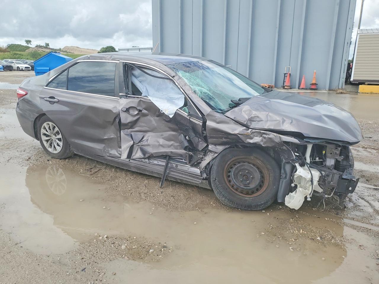 2017 Toyota Camry Le - Фото 4