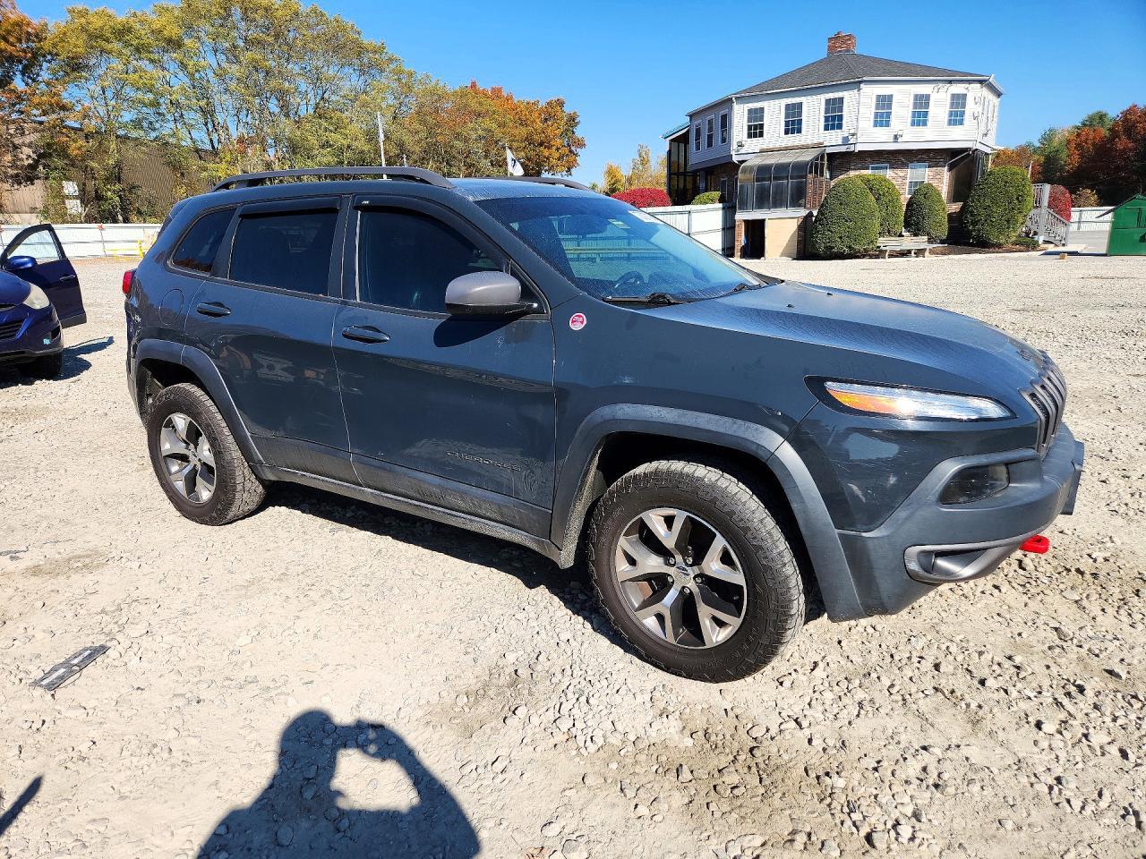 2017 Jeep Cherokee Trailhawk - Image 4