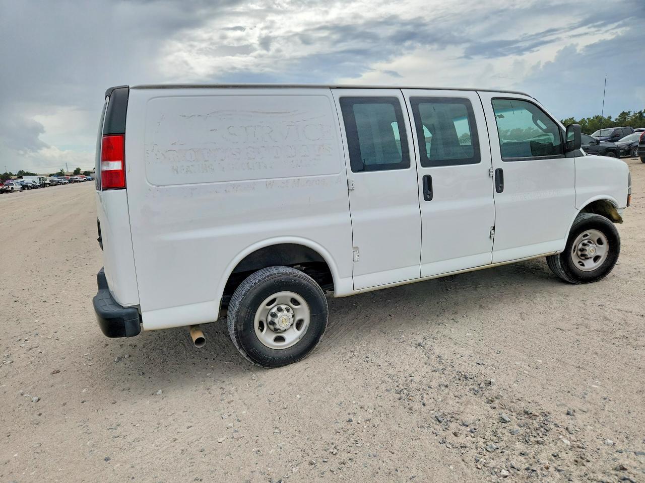 2023 Chevrolet Express G2500 - Фото 3
