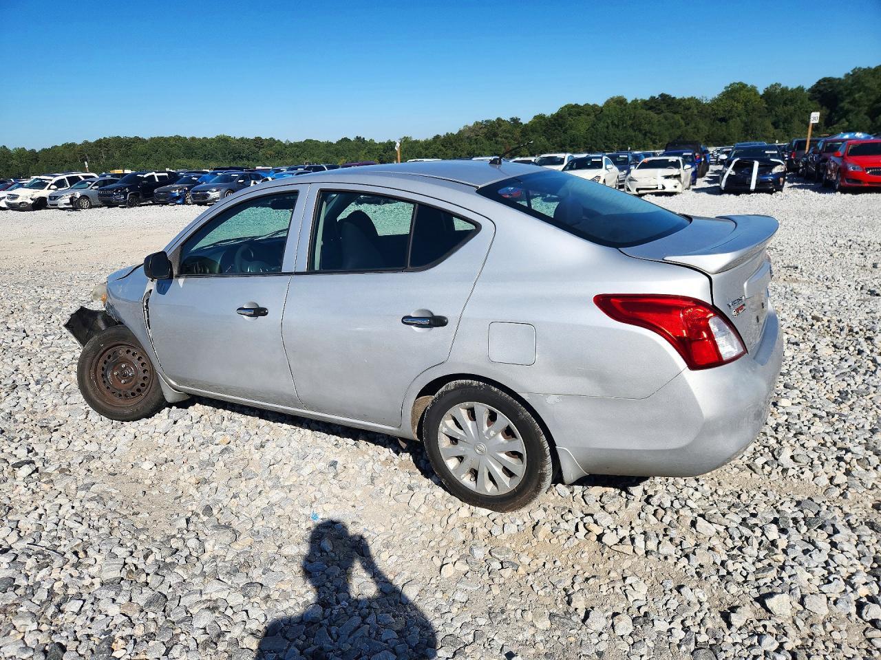 2013 Nissan Versa 1.6 S - Image 2