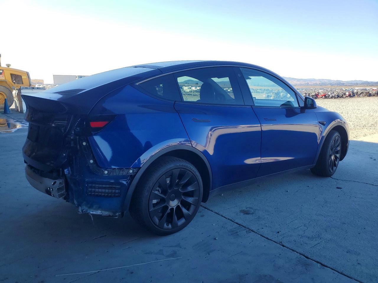 2023 Tesla Model Y - Image 3