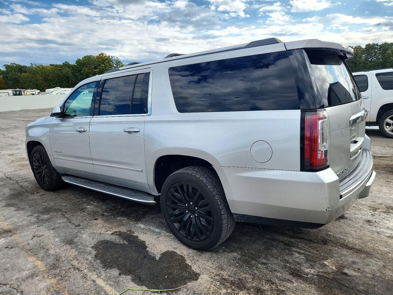 2017 GMC Yukon Xl Denali - Фото 2