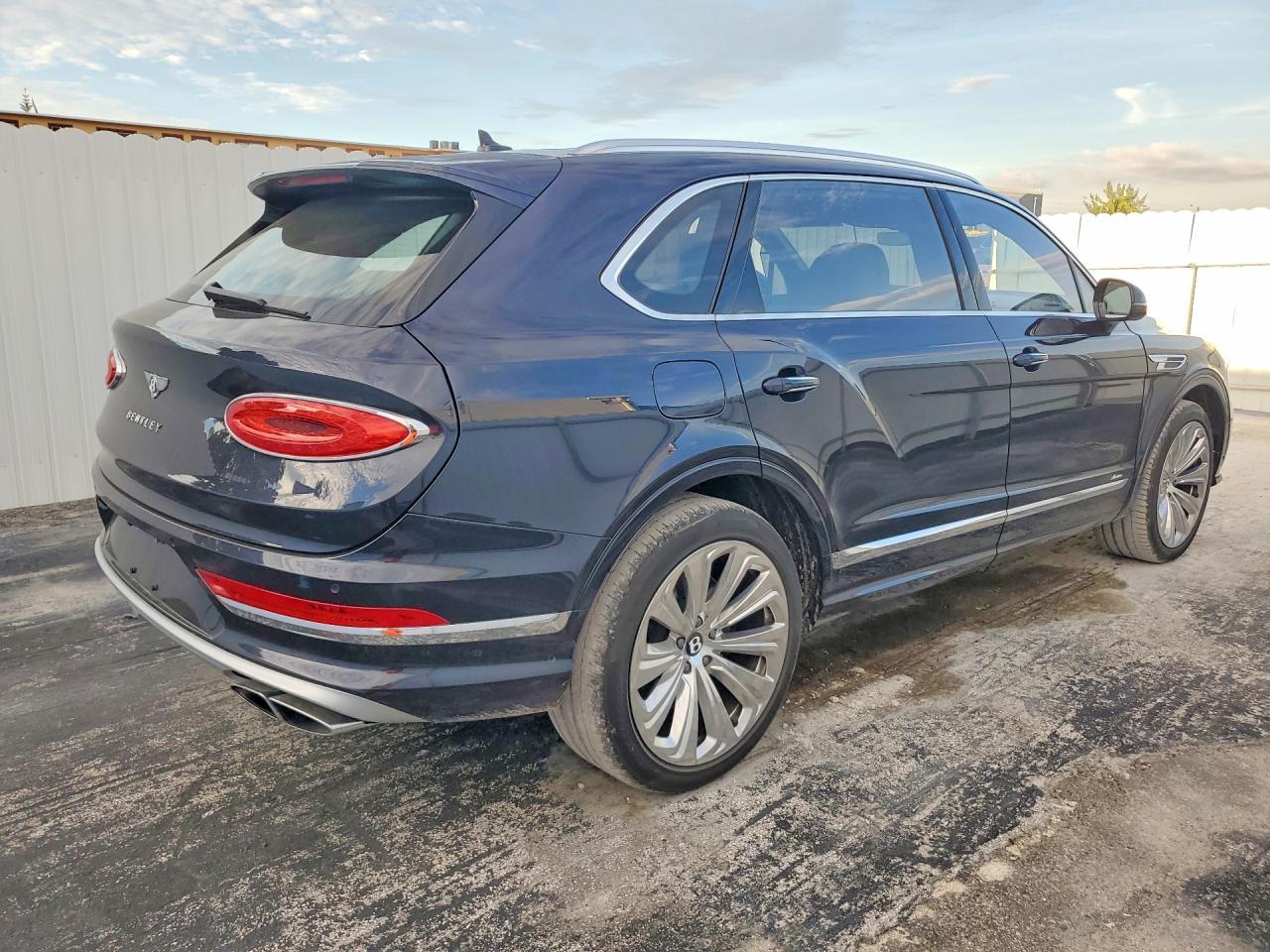 2023 Bentley Bentayga - Image 3