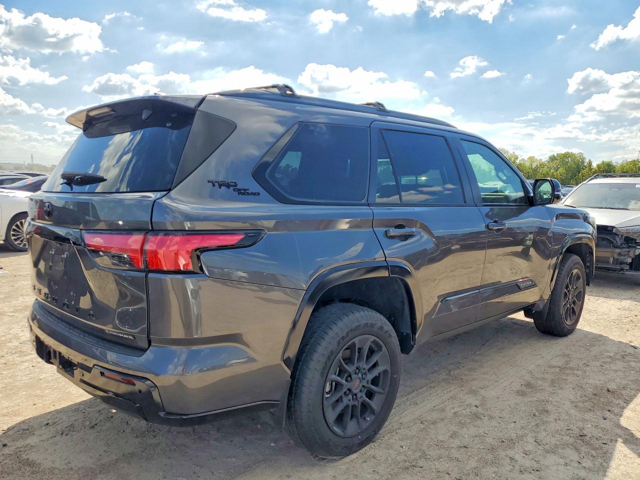 2026 Toyota Sequoia Platinum - Фото 3