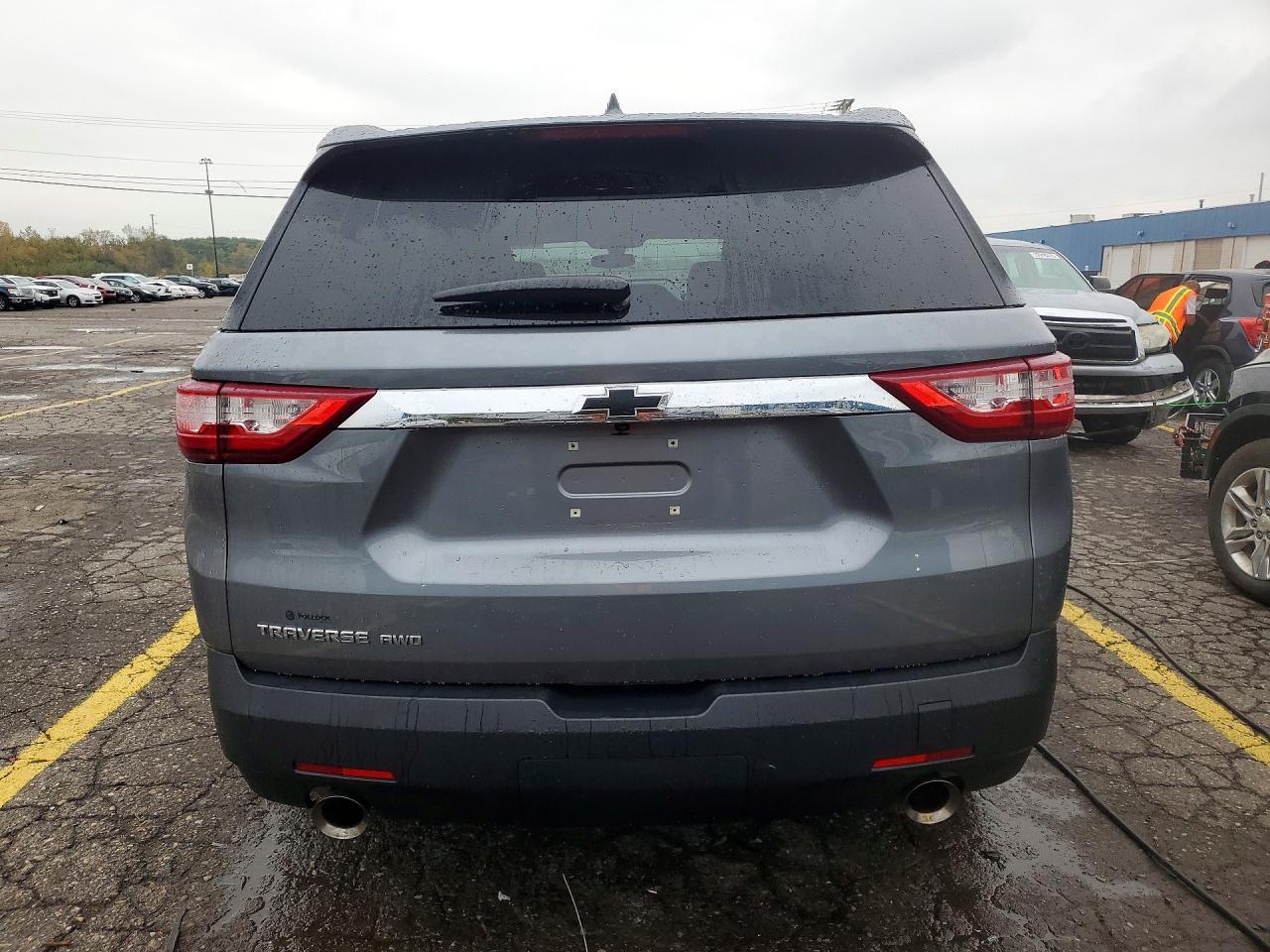 2018 Chevrolet Traverse Ls - Image 6