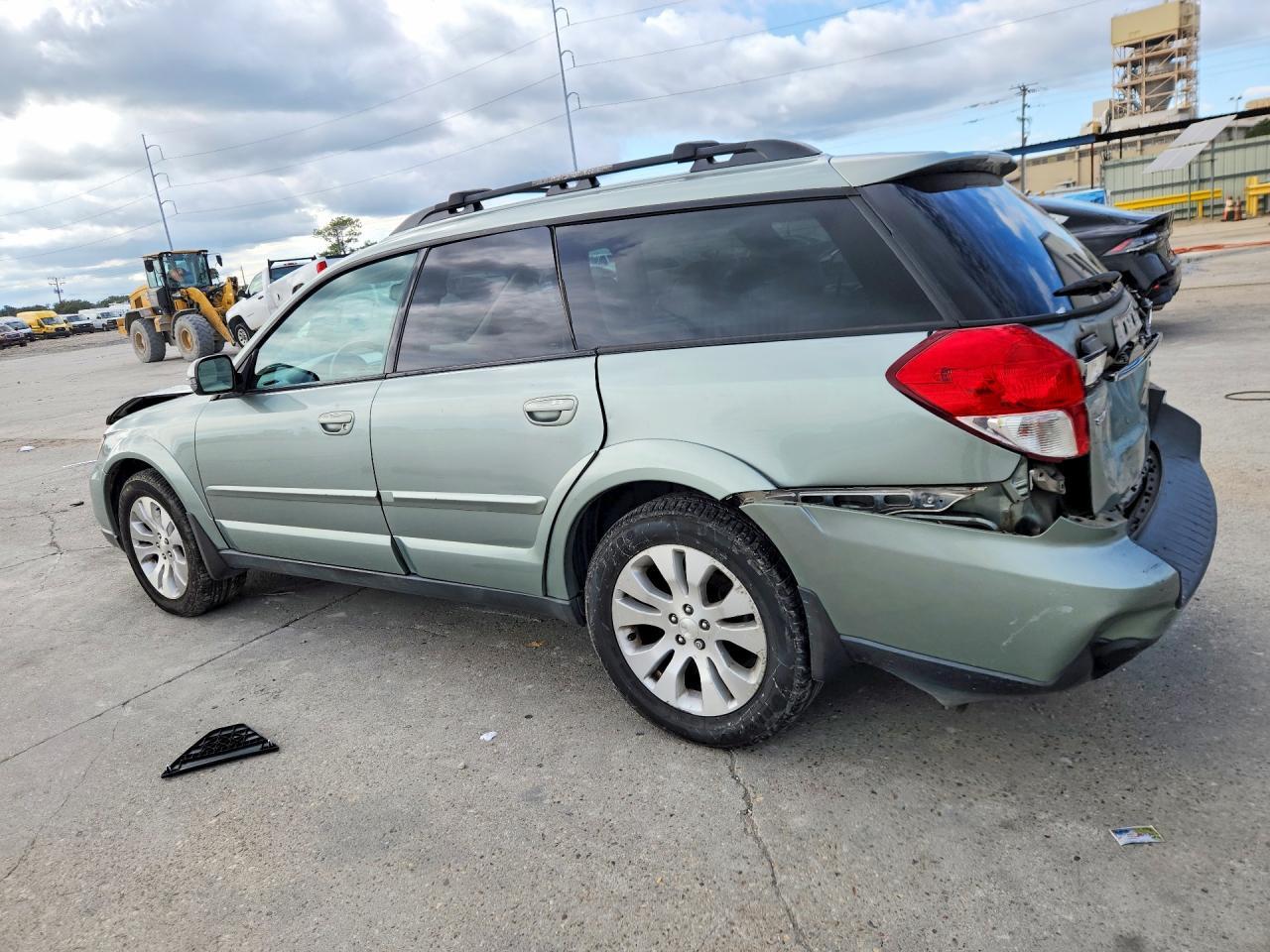 2009 Subaru Outback 3.0R - Image 2