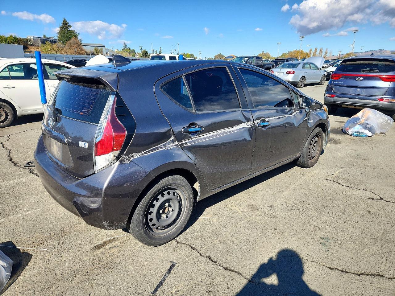 2016 Toyota Prius C One - Image 3