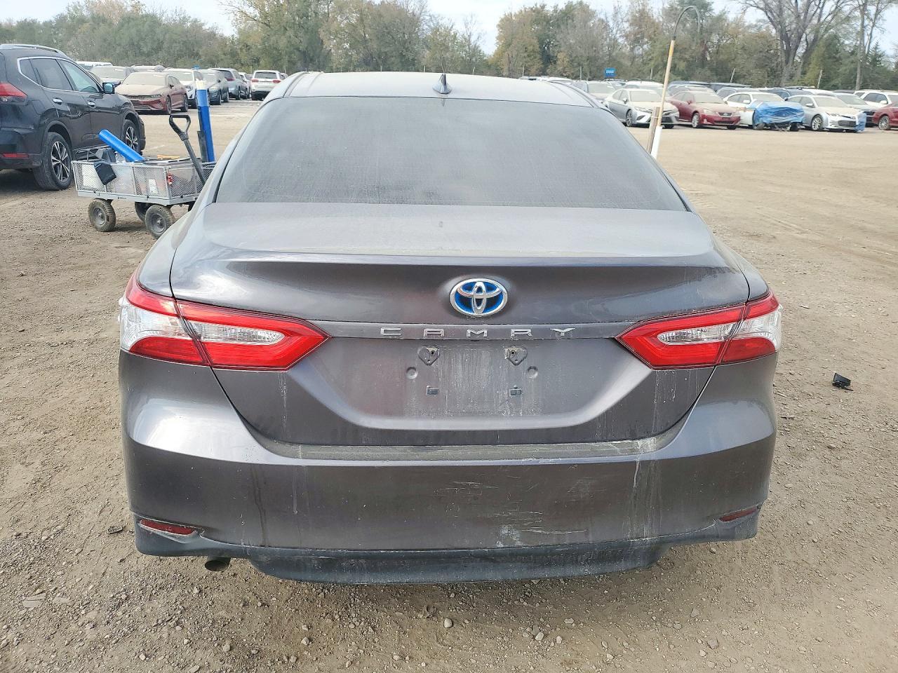 2020 Toyota Camry Le - Фото 6