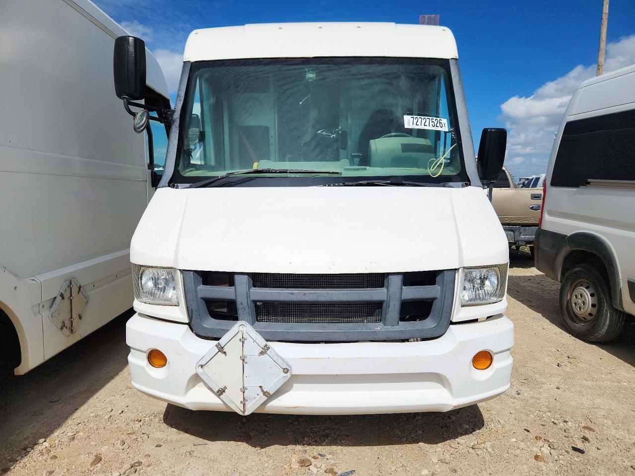 2016 Isuzu Npr - Delivery Van - Фото 5