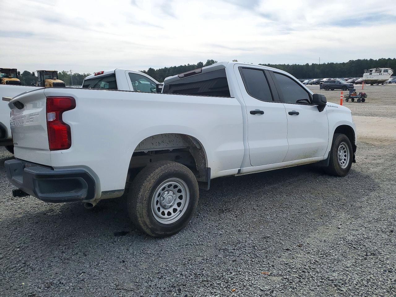 2021 Chevrolet Silverado C1500 - Image 3