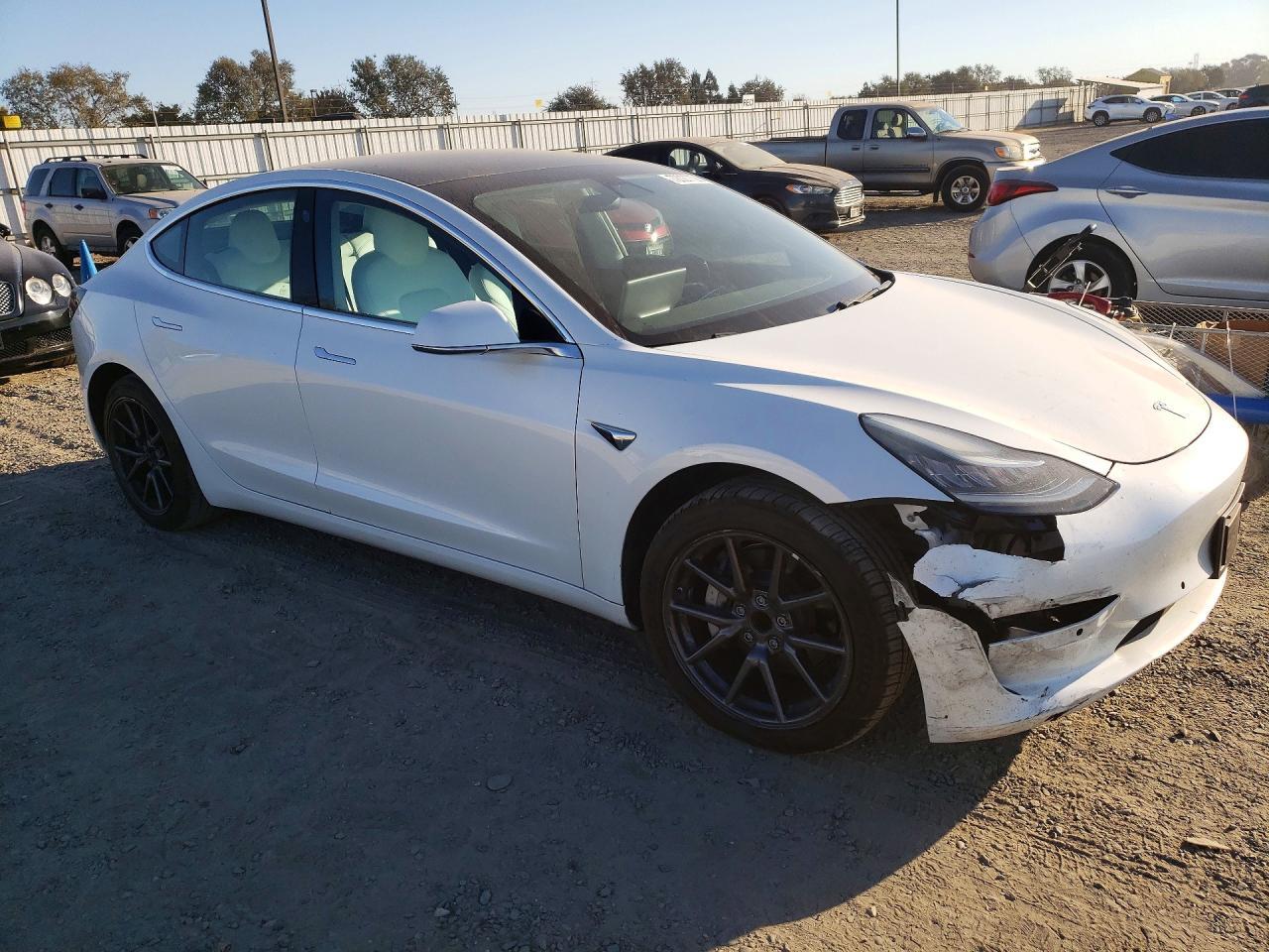 2020 Tesla Model 3 - Фото 4