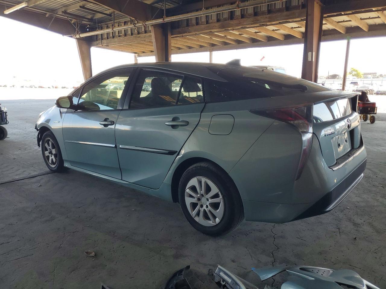 2016 Toyota Prius Two - Фото 2