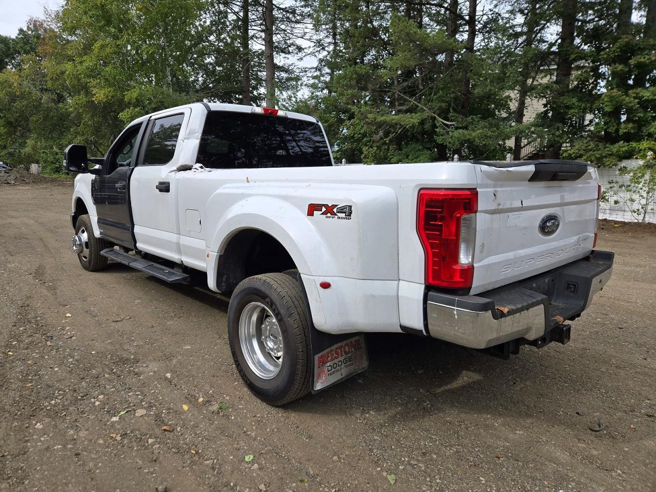 2017 Ford F350 Super Duty - Фото 3
