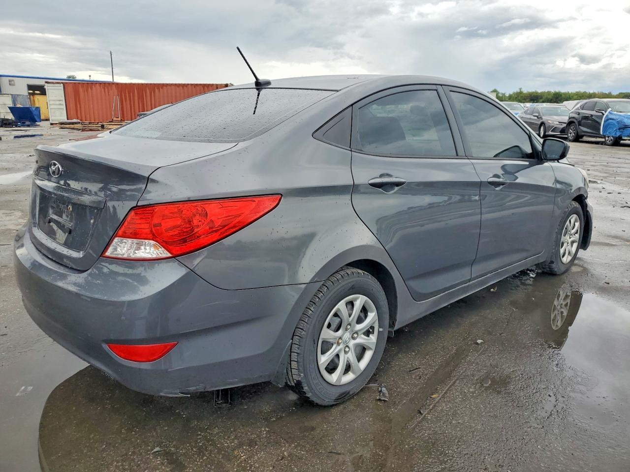 2013 Hyundai Accent Gls - Фото 3