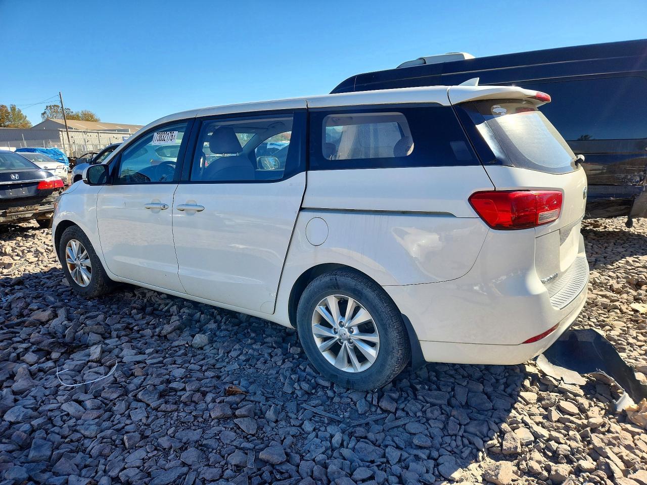 2016 Kia Sedona L - Фото 2