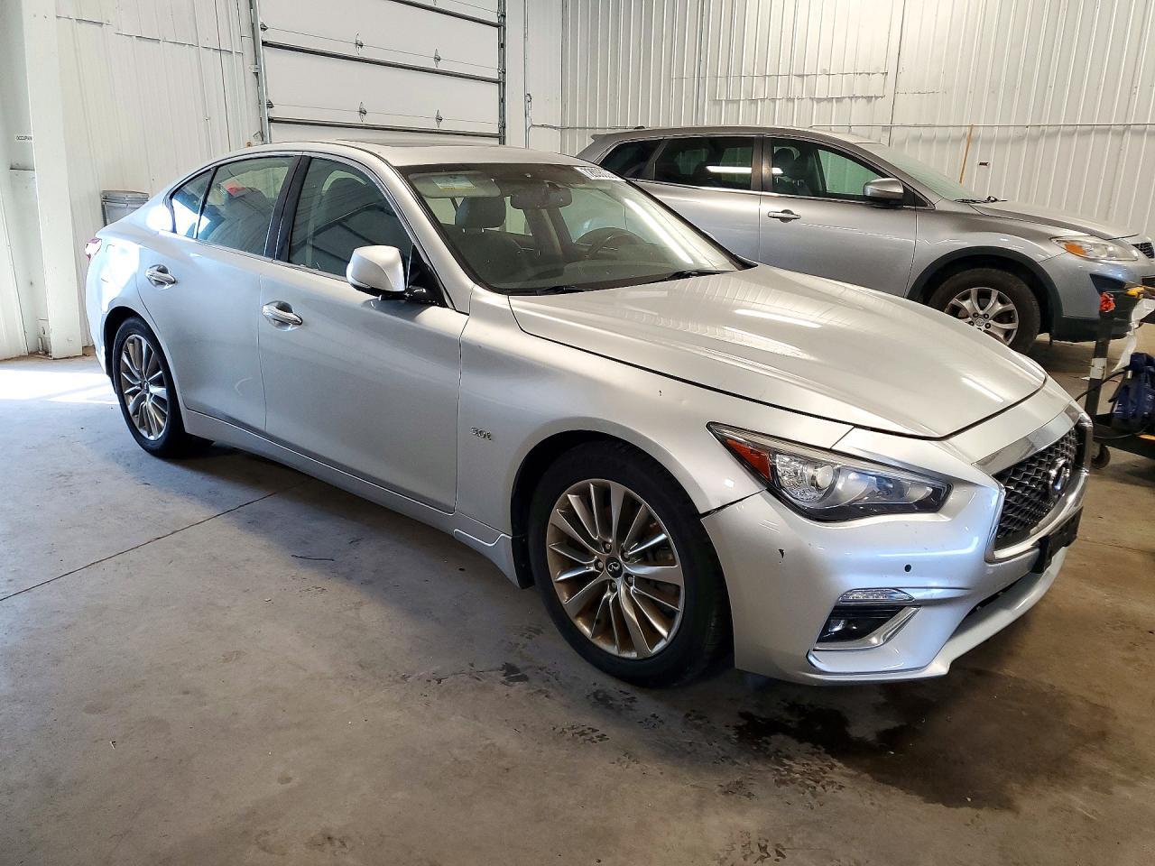 2018 Infiniti Q50 3.0T Luxe - Фото 4