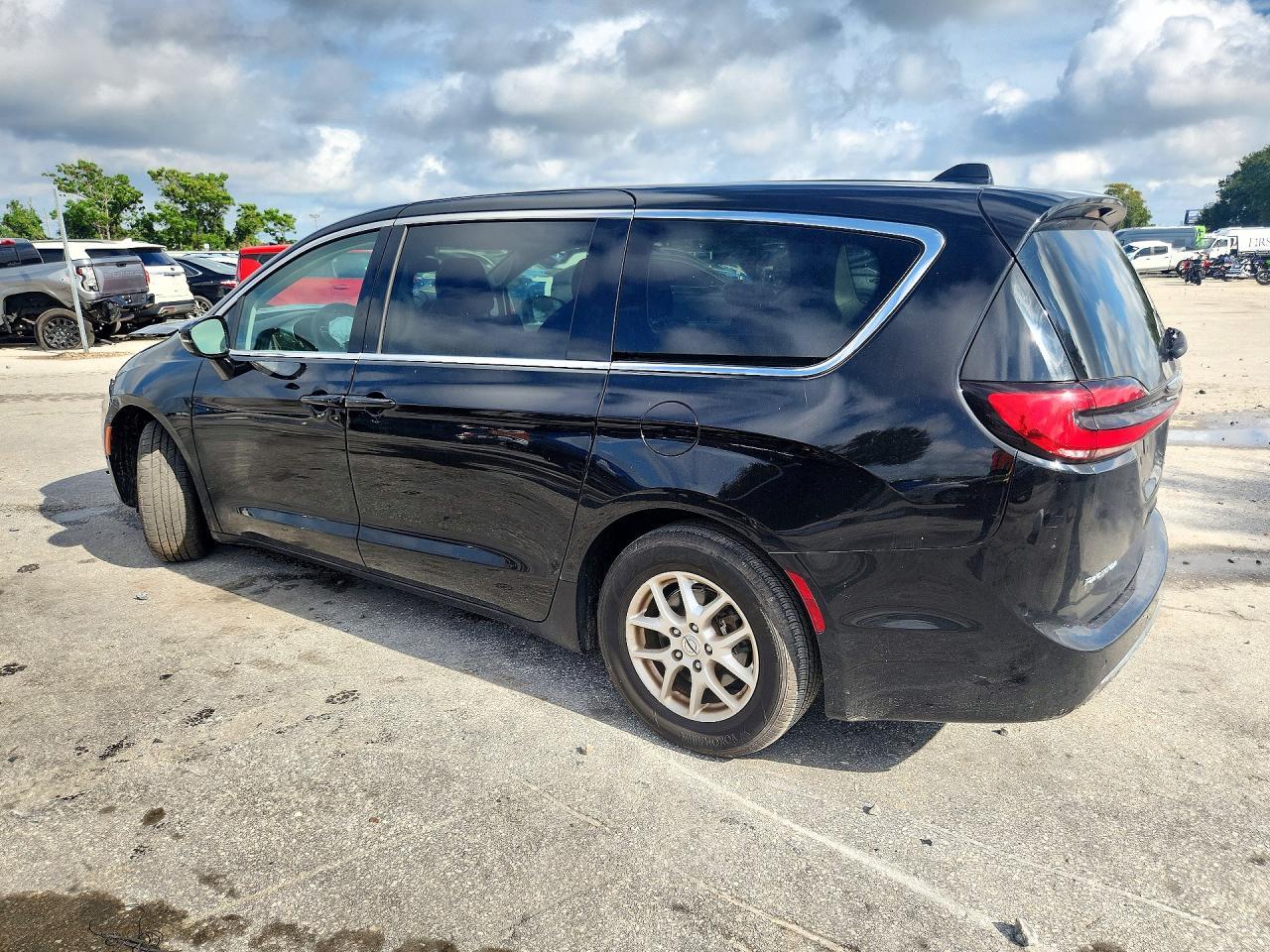 2024 Chrysler Pacifica Touring L - Фото 2