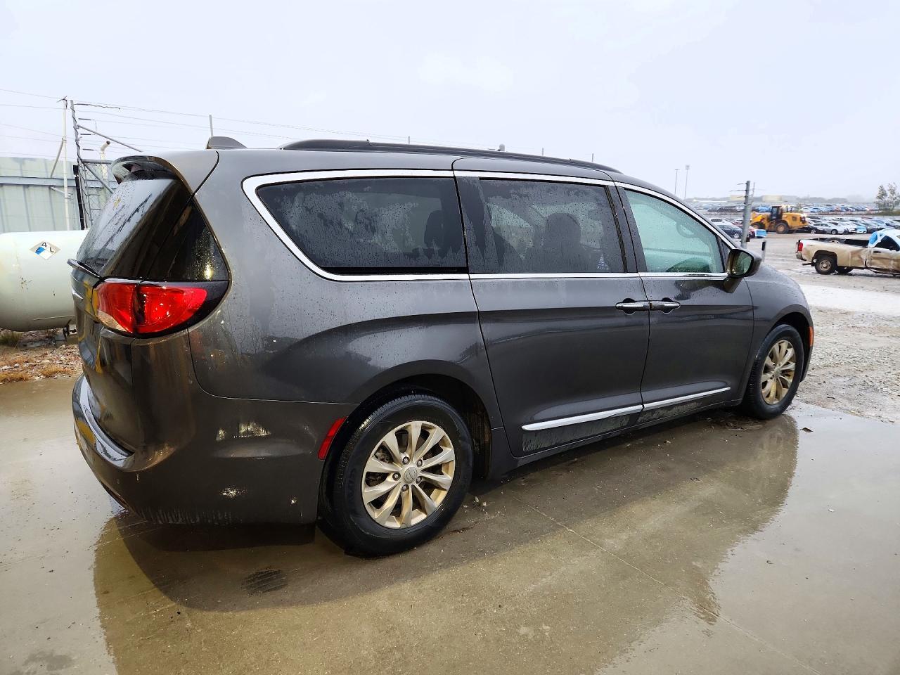 2017 Chrysler Pacifica Touring L - Фото 3