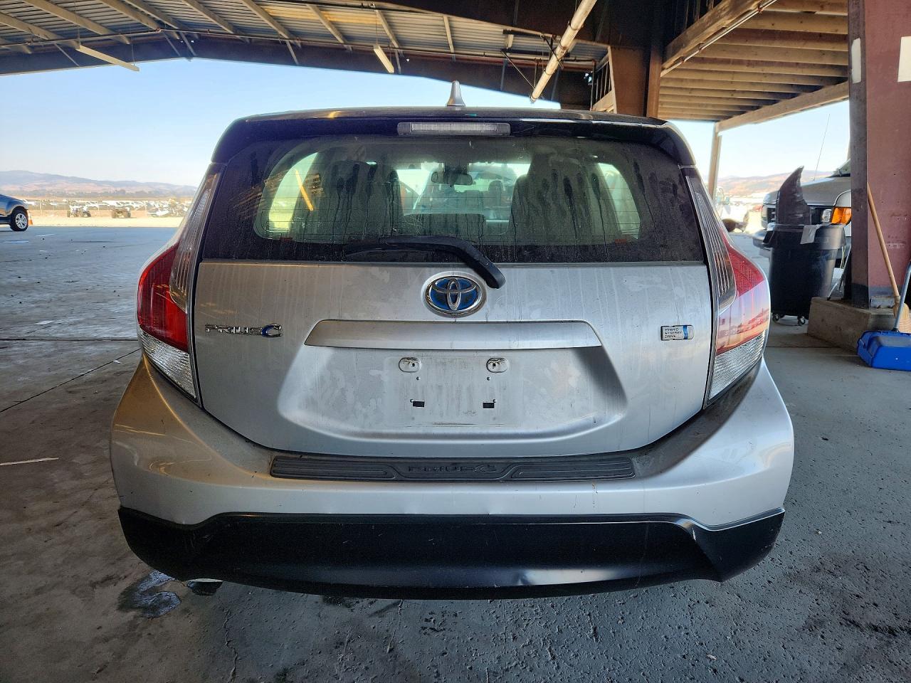 2017 Toyota Prius C One - Фото 6