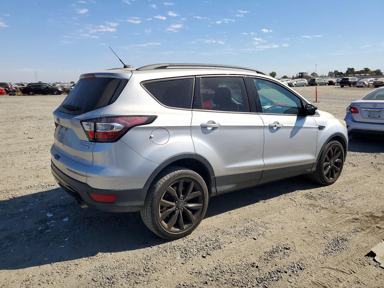 2017 Ford Escape Titanium - Image 3