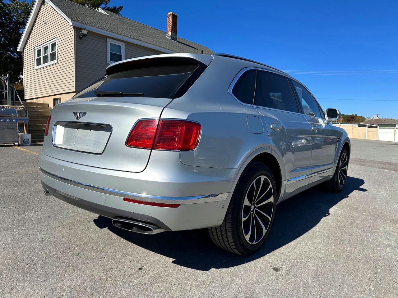 2017 Bentley Bentayga - Image 3