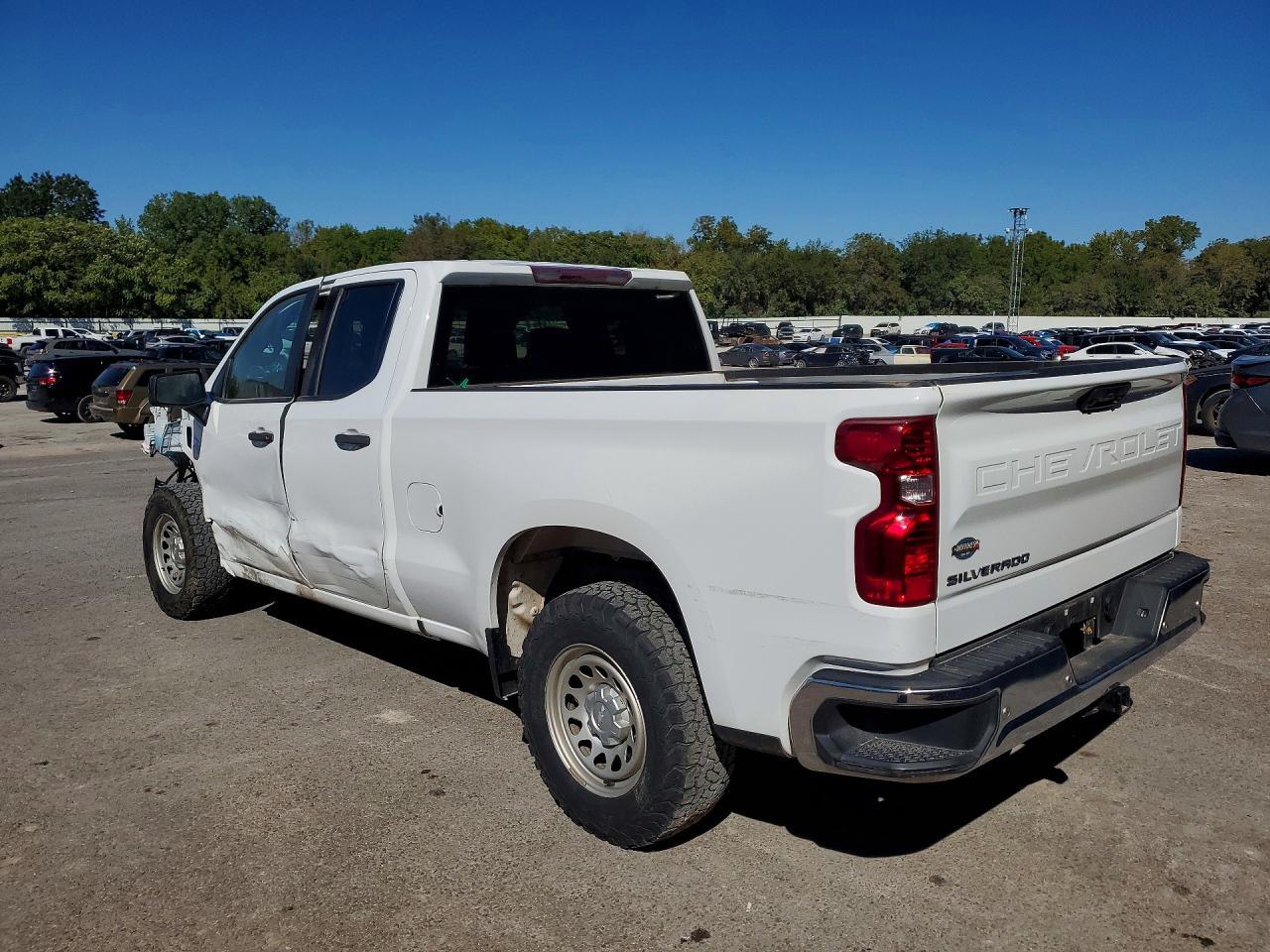 2023 Chevrolet Silverado C1500 - Фото 2