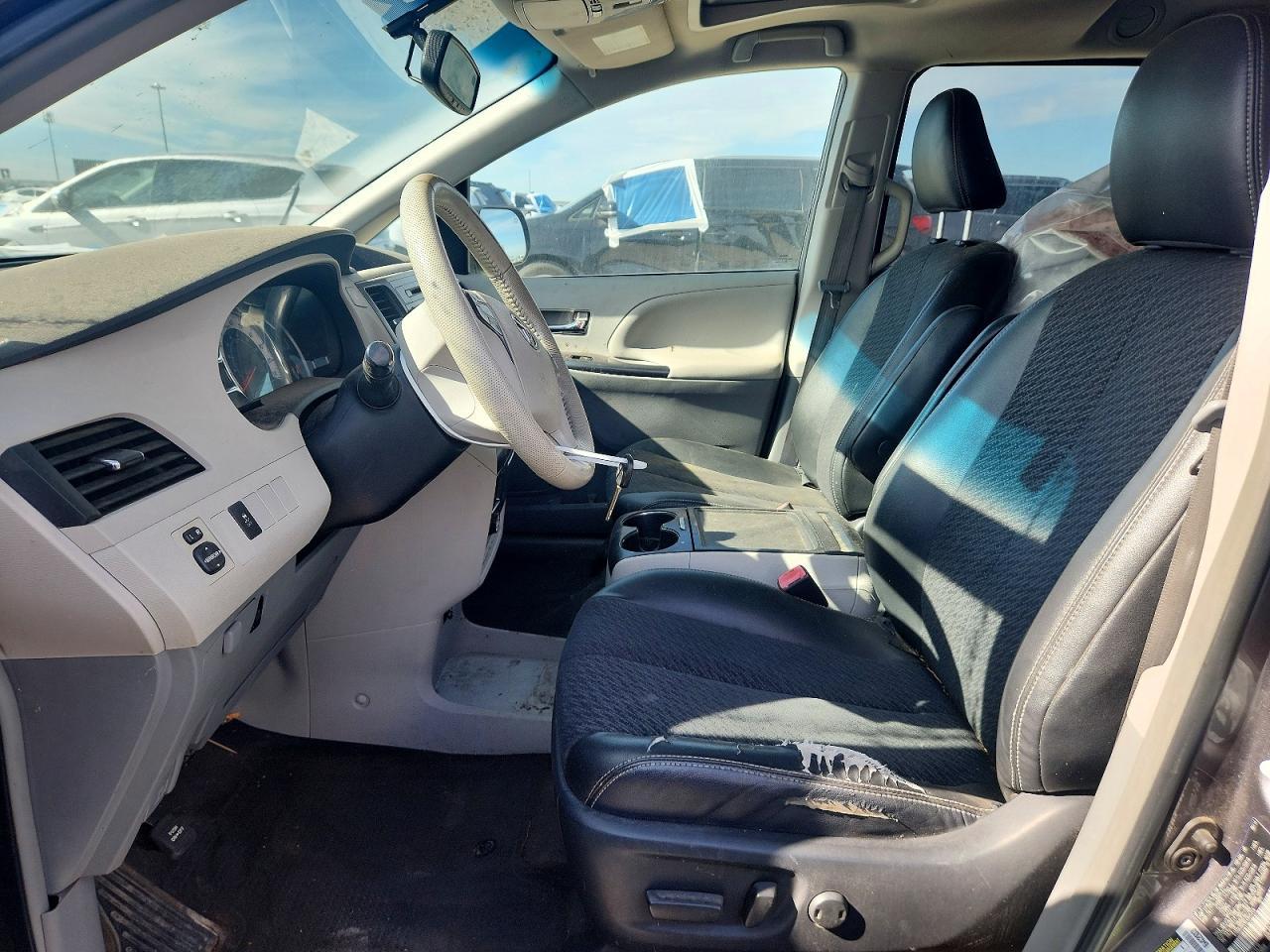 2014 Toyota Sienna Se 8-Passenger - Image 7