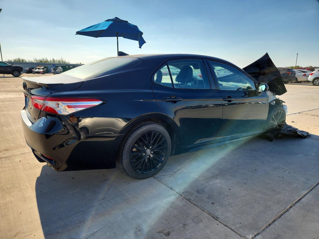 2020 Toyota Camry Se Nightshade - Фото 3