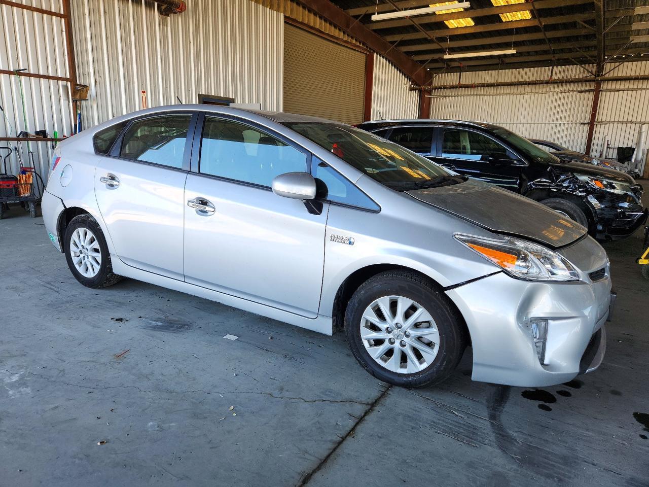 2013 Toyota Prius Plug-In Hybrid Base - Image 4