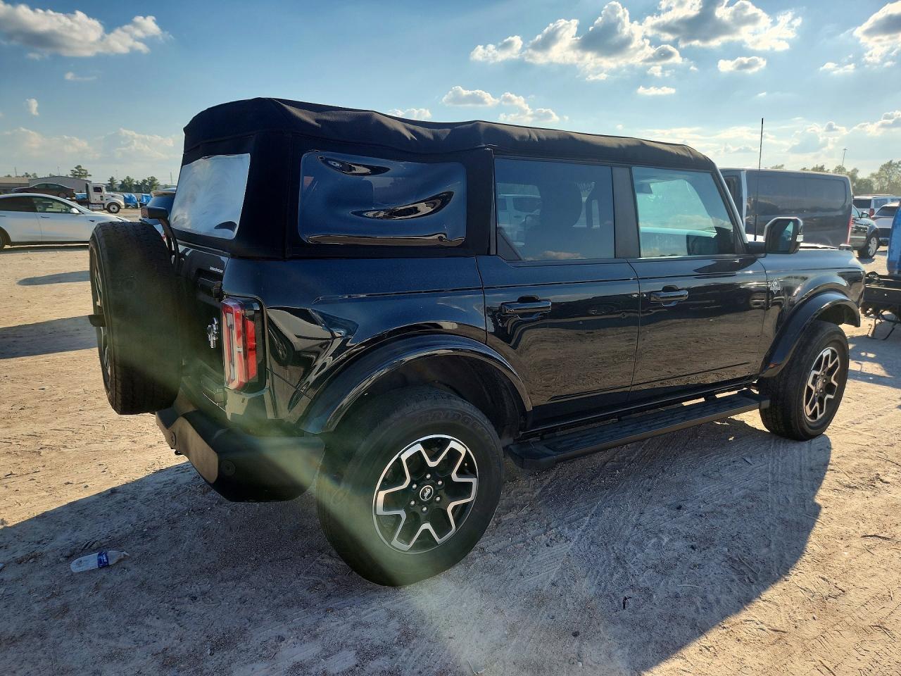 2023 Ford Bronco Base - Image 3