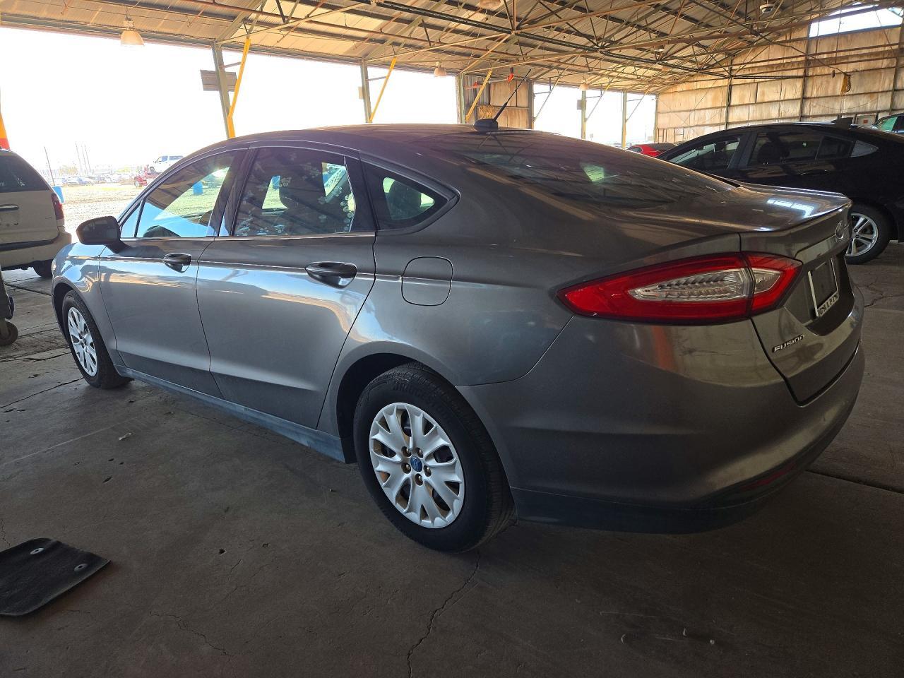 2013 Ford Fusion S - Фото 2