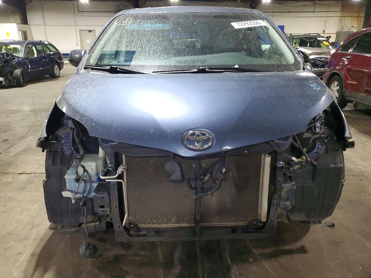 2017 Toyota Sienna Xle 8-Passenger - Image 5