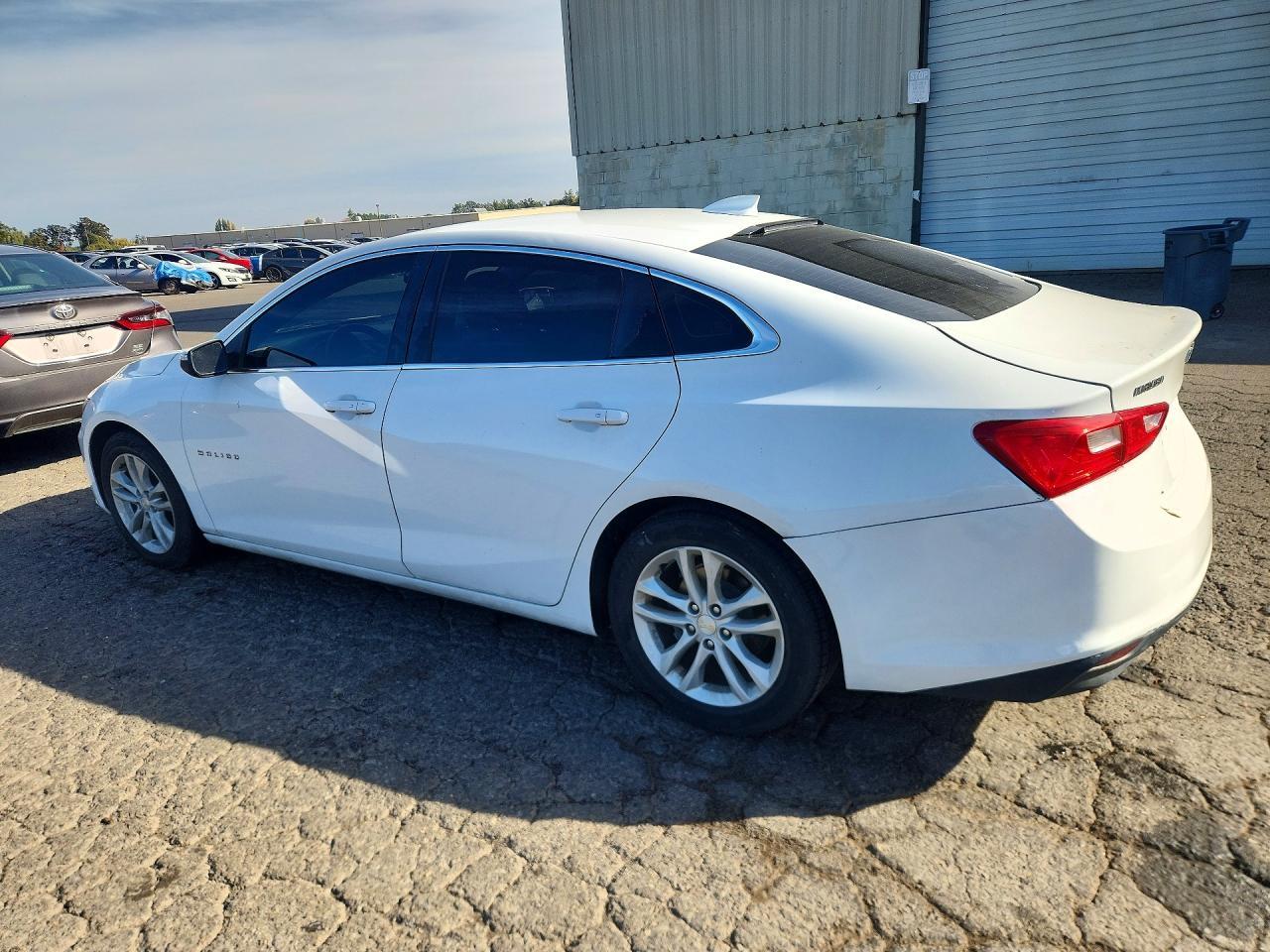 2016 Chevrolet Malibu Lt - Image 2