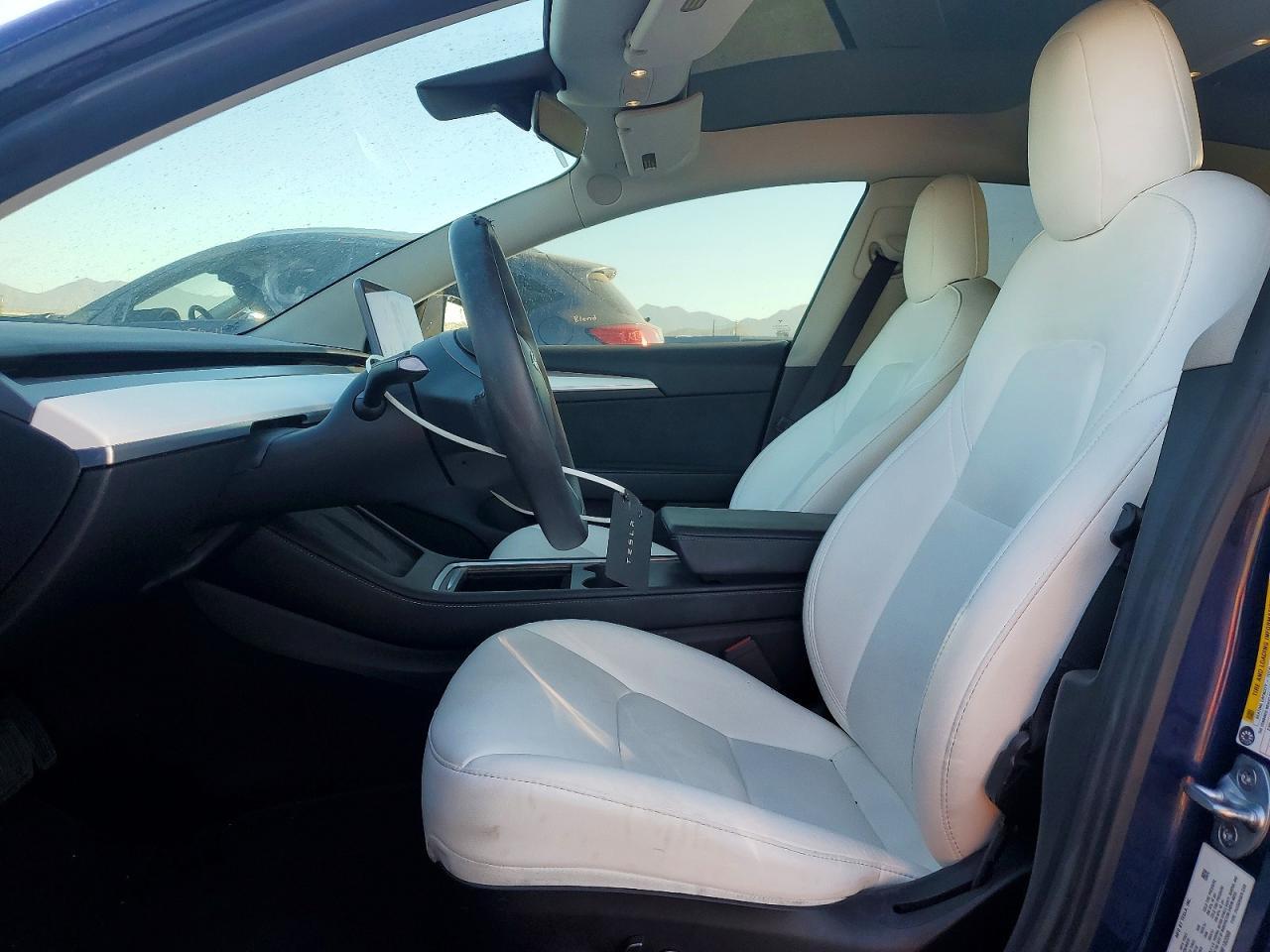 2022 Tesla Model 3 - Image 7